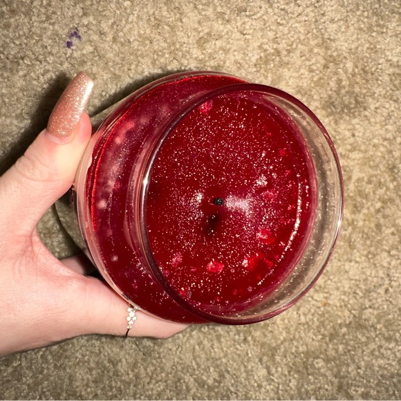 Yankee Candle “Red Apple Wreath” Single Wick - Picture 2 of 3